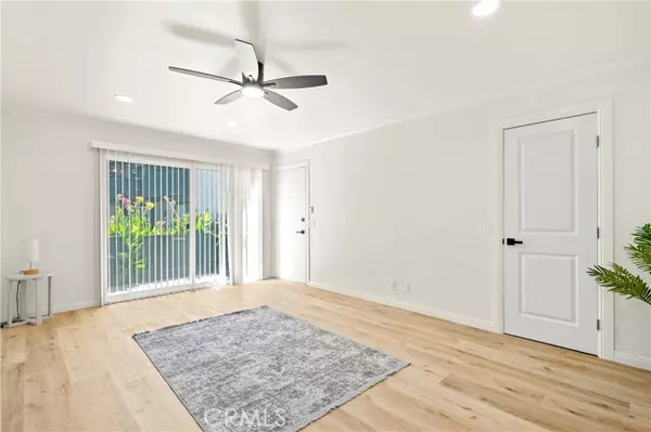 Lake Forest (el Toro), CA 92630,23214 Orange Avenue #7