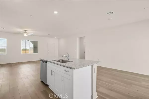 Apple Valley, CA 92307,22832 Saddleback Avenue