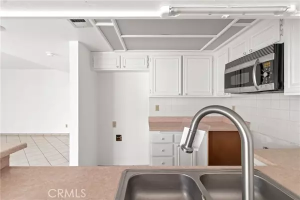 Lancaster, CA 93536,43334 32nd St W #17