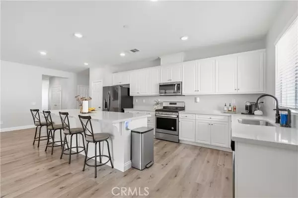 San Jacinto, CA 92582,569 Pooish