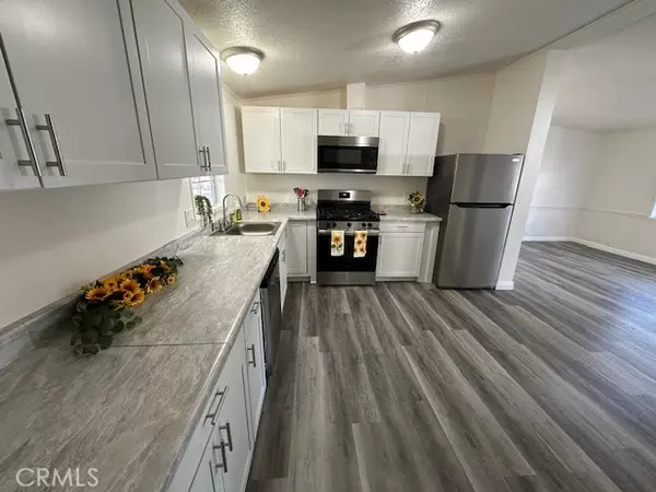 Hemet, CA 92544,880 N. Lake Street #82