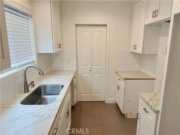 Los Angeles, CA 90019,1208 S Cochran Avenue