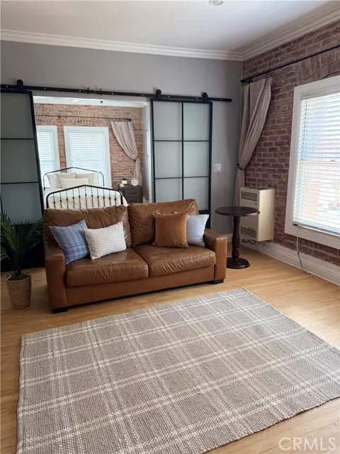 4125 S Figueroa Street #301, Los Angeles, CA 90037