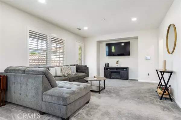 Corona, CA 92883,4313 Owens Street #102