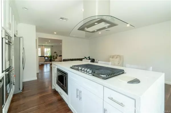 5354 Veloz Avenue, Tarzana (los Angeles), CA 91356