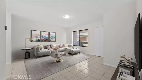 Bellflower, CA 90706,16414 Cornuta Avenue #11