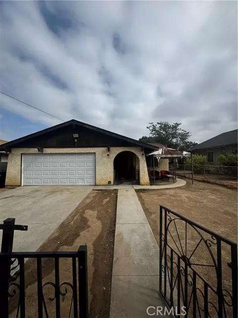 2571 12th St, Riverside, CA 92507
