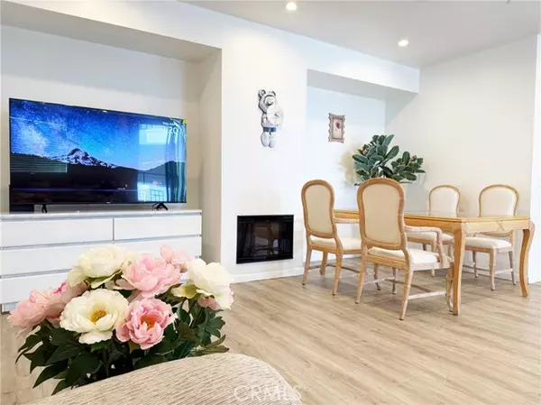 Long Beach, CA 90802,137 W 6th Street #301