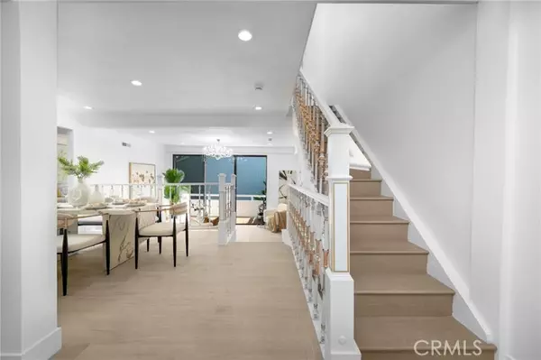 Newport Beach, CA 92663,102 Intrepid