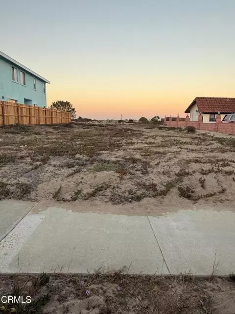 Oxnard, CA 93035,920 CATAMARAN Street