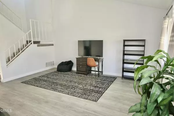 Oxnard, CA 93033,5302 Barrymore Drive