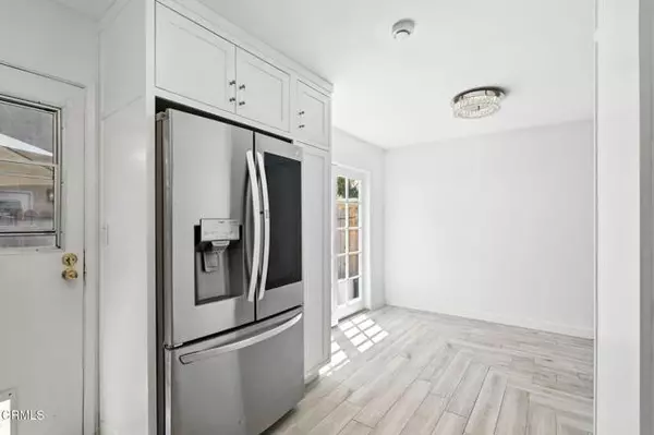 Northridge (los Angeles), CA 91325,17053 Roscoe Boulevard #6