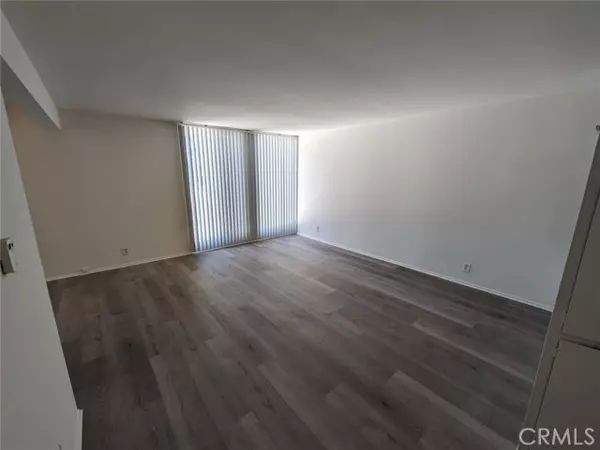 Glendale, CA 91207,943 N Louise Street #2