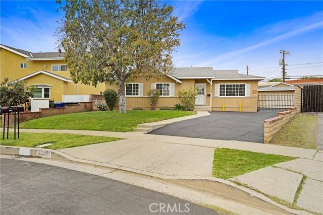 21733 Tuba Street, Chatsworth (los Angeles), CA 91311