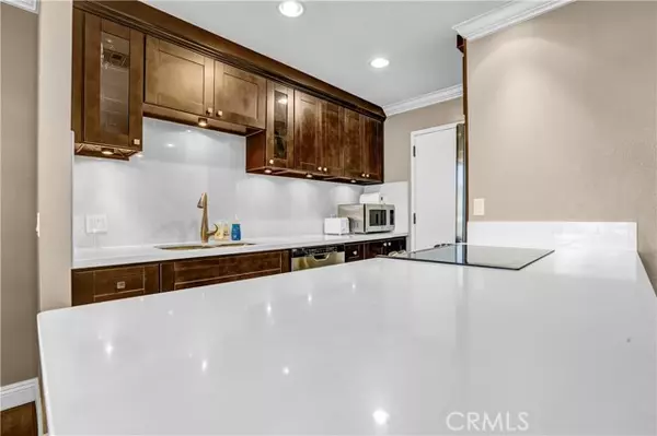 Los Angeles, CA 90048,100 S Doheny Drive #315