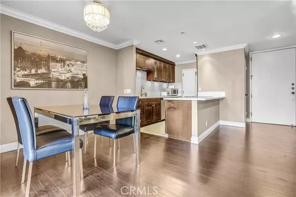 Los Angeles, CA 90048,100 S Doheny Drive #315