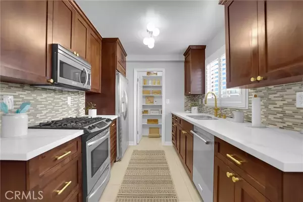 Sherman Oaks, CA 91403,14634 Magnolia Boulevard #4