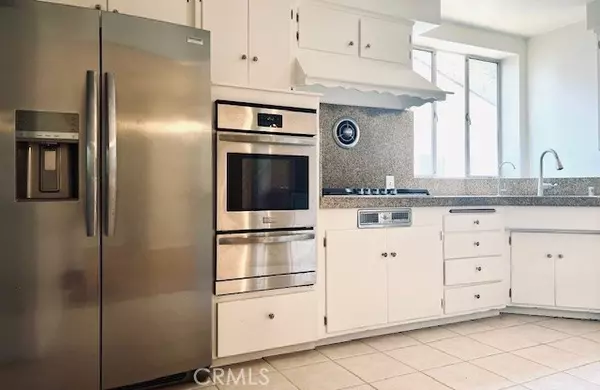 8954 Chimineas Avenue, Northridge (los Angeles), CA 91325