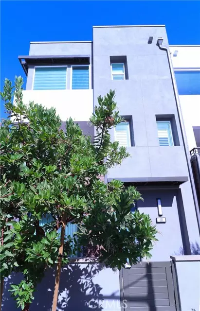 Santa Ana, CA 92886,681 S Lyon St