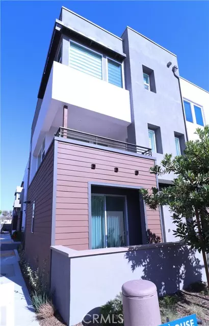 Santa Ana, CA 92886,681 S Lyon St