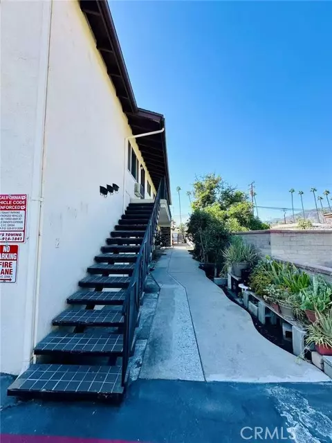 Azusa, CA 91702,933 N Alameda Avenue #5