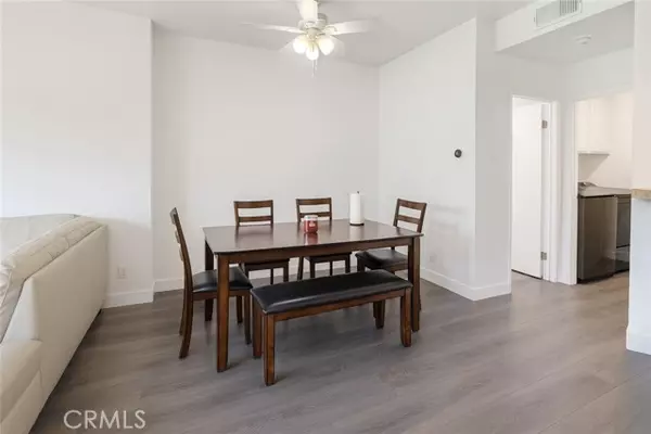 Lake Forest (el Toro), CA 92610,56 Anacapa #130