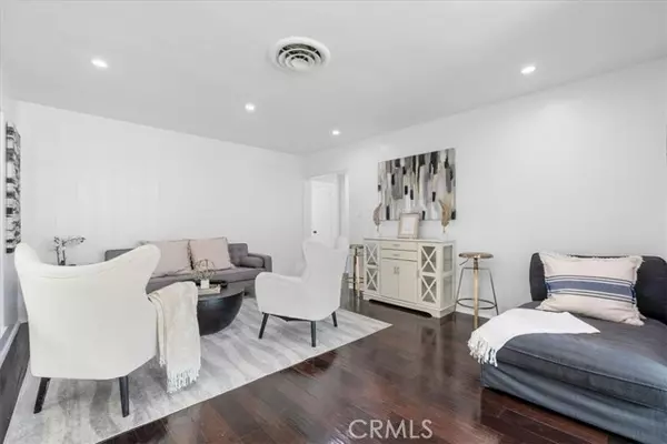 Reseda (los Angeles), CA 91335,8131 Garden Grove