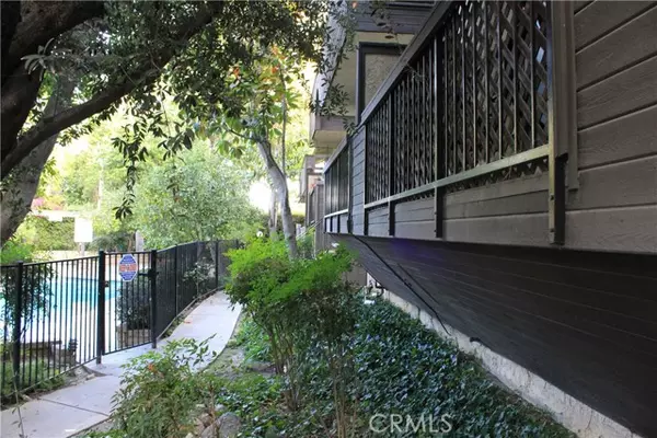 Reseda (los Angeles), CA 91335,7304 Corbin Avenue #F