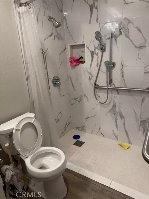 Los Angeles, CA 90042,4239 Via Arbolada #101