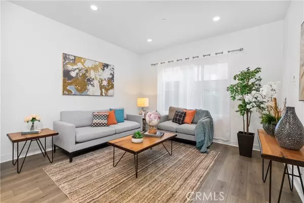 Irvine, CA 92618,121 Novel