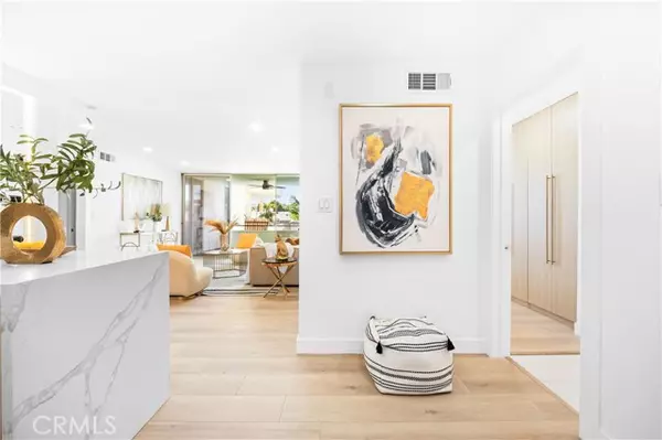 Los Angeles, CA 90046,1550 N Laurel Avenue #203