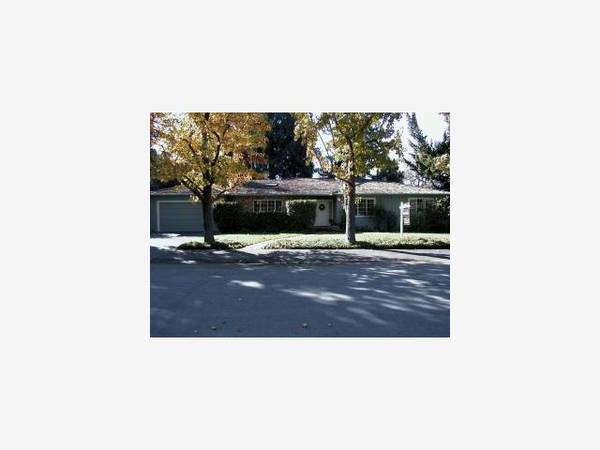 335 AMBAR Way, Menlo Park, CA 94025