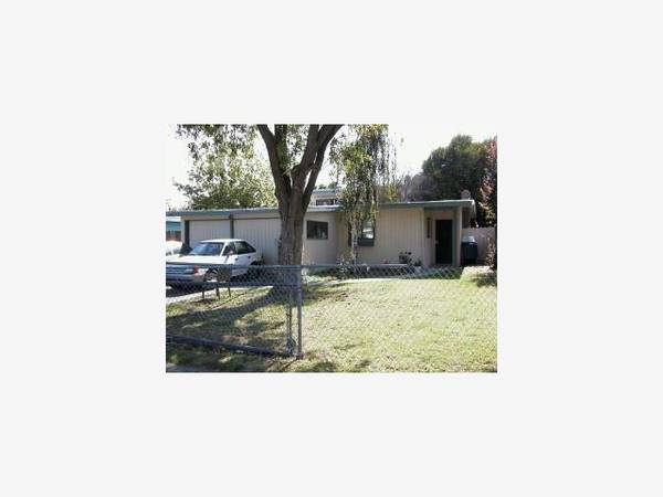 2576 FORDHAM Street, East Palo Alto, CA 94303