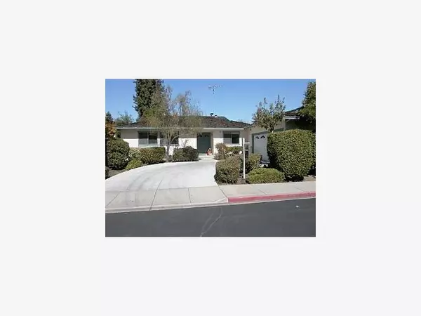 1107 BLUE LAKE Square, Mountain View, CA 94040