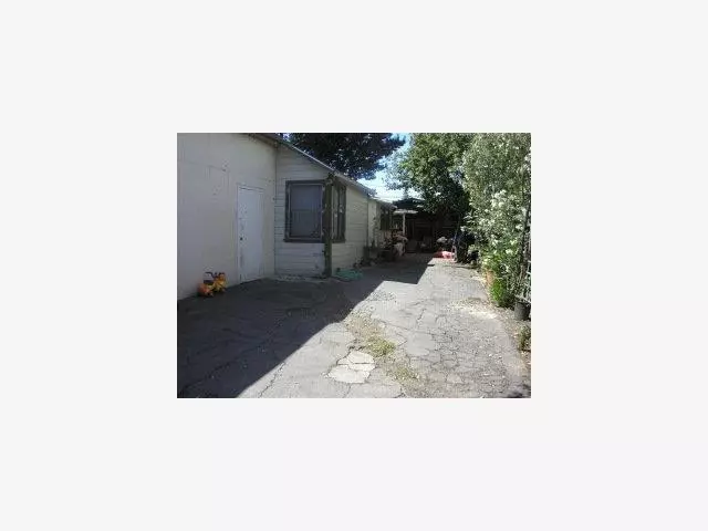 633 HAMPSHIRE Avenue, Redwood City, CA 94063