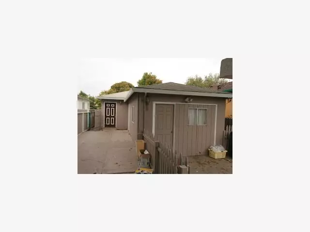 2253 GLEN Way, East Palo Alto, CA 94303