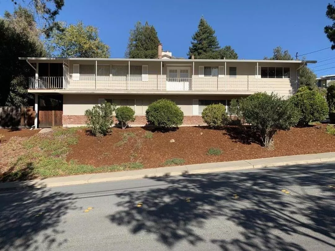 Portola Valley, CA 94028,470 La Mesa Drive