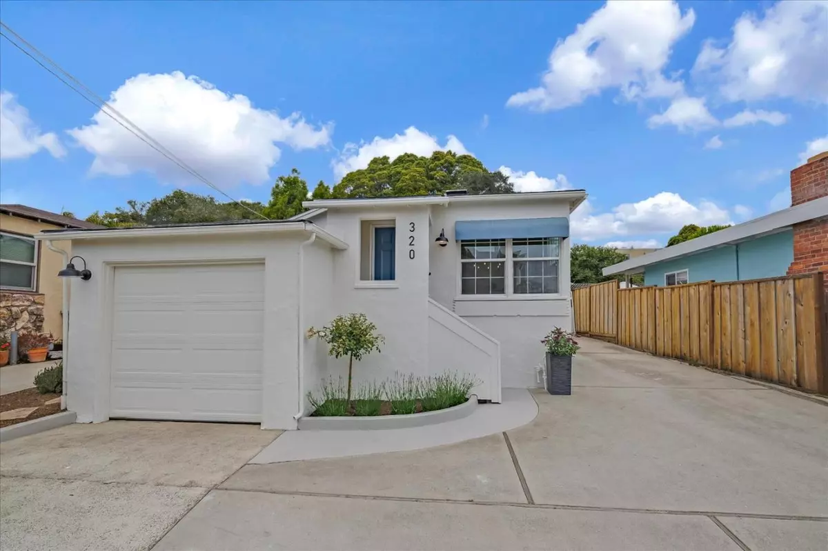 Aptos, CA 95003,320 Hillcrest Drive