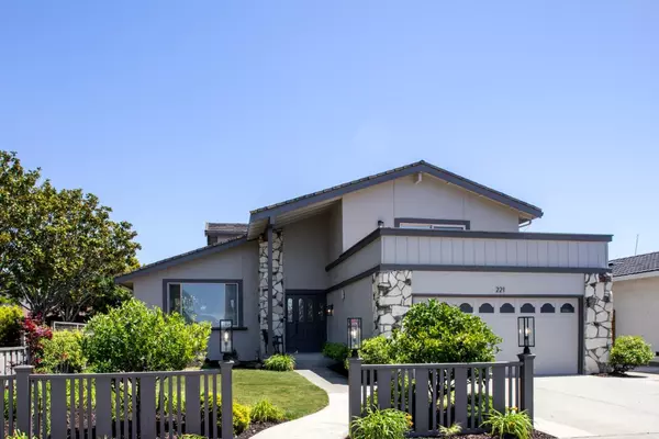 221 Topsail Court, Foster City, CA 94404