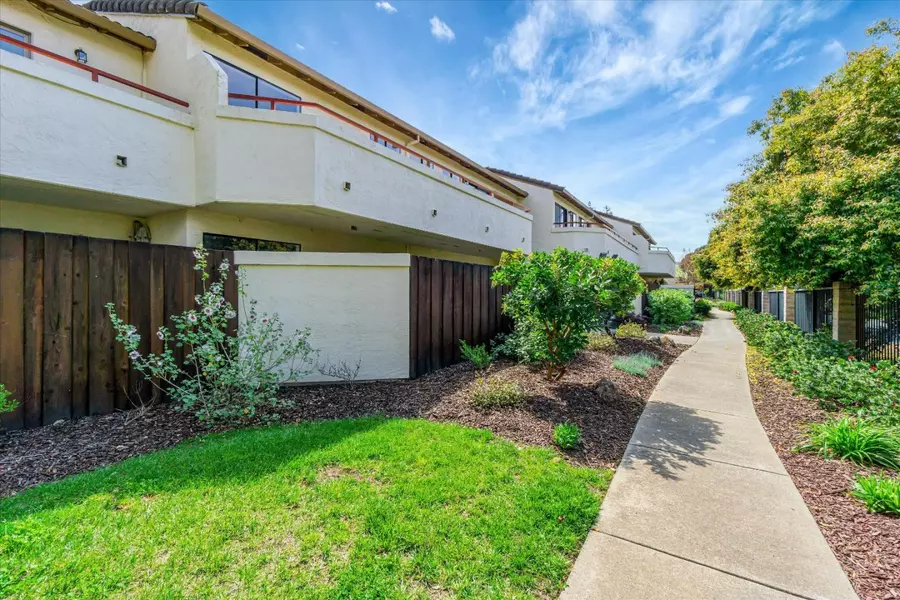 5015 Valley Crest Drive #127, Concord, CA 94521