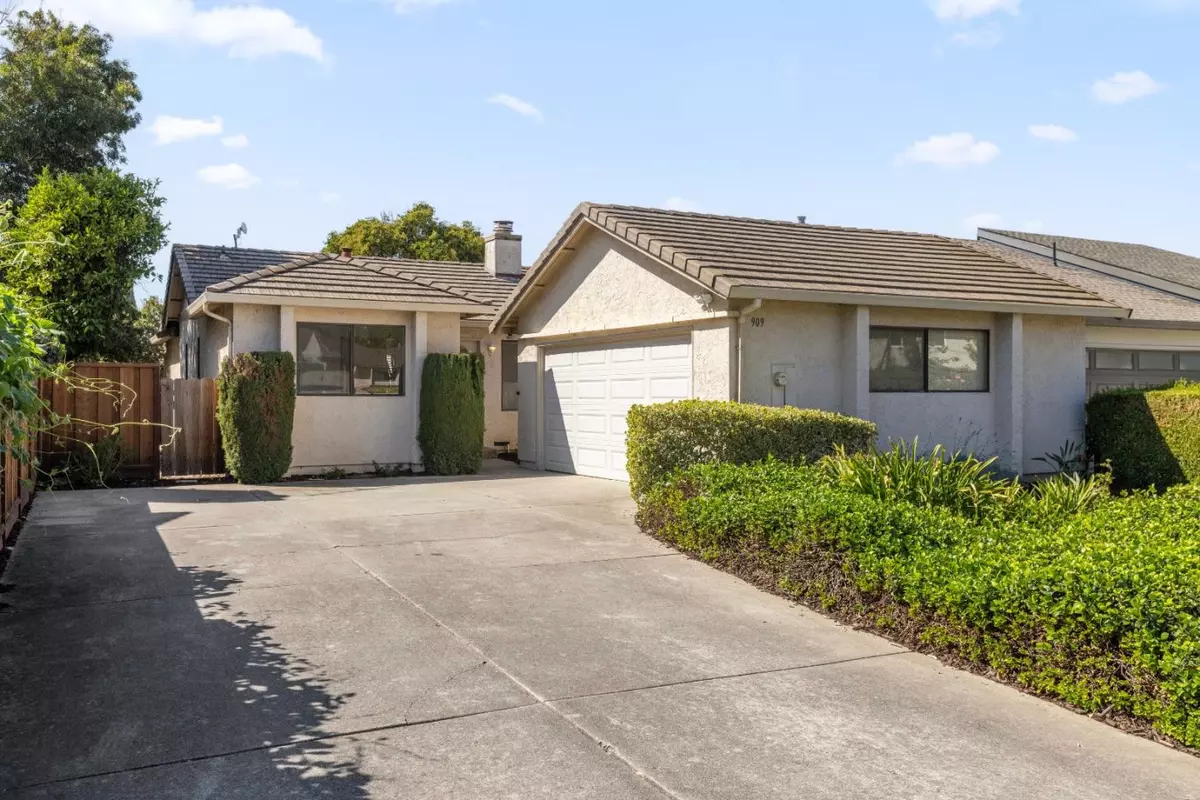 Milpitas, CA 95035,909 Courtland Court