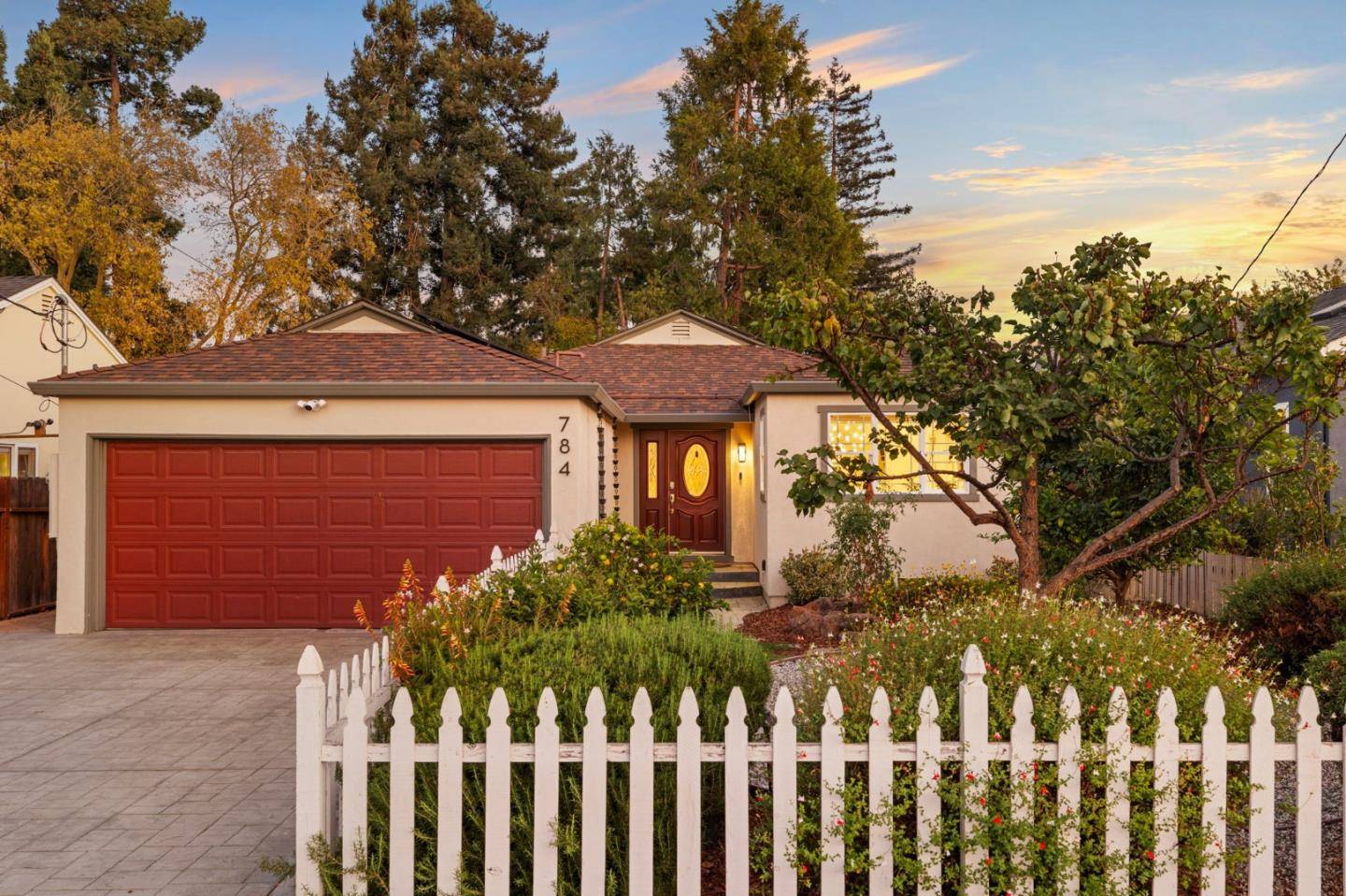 784 8th Avenue, Redwood City, CA 94063