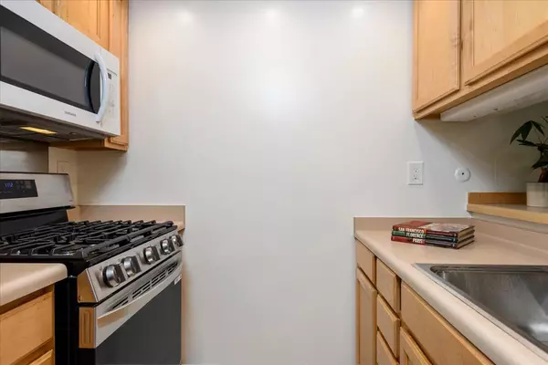 San Francisco, CA 94131,990 Duncan Street #203G