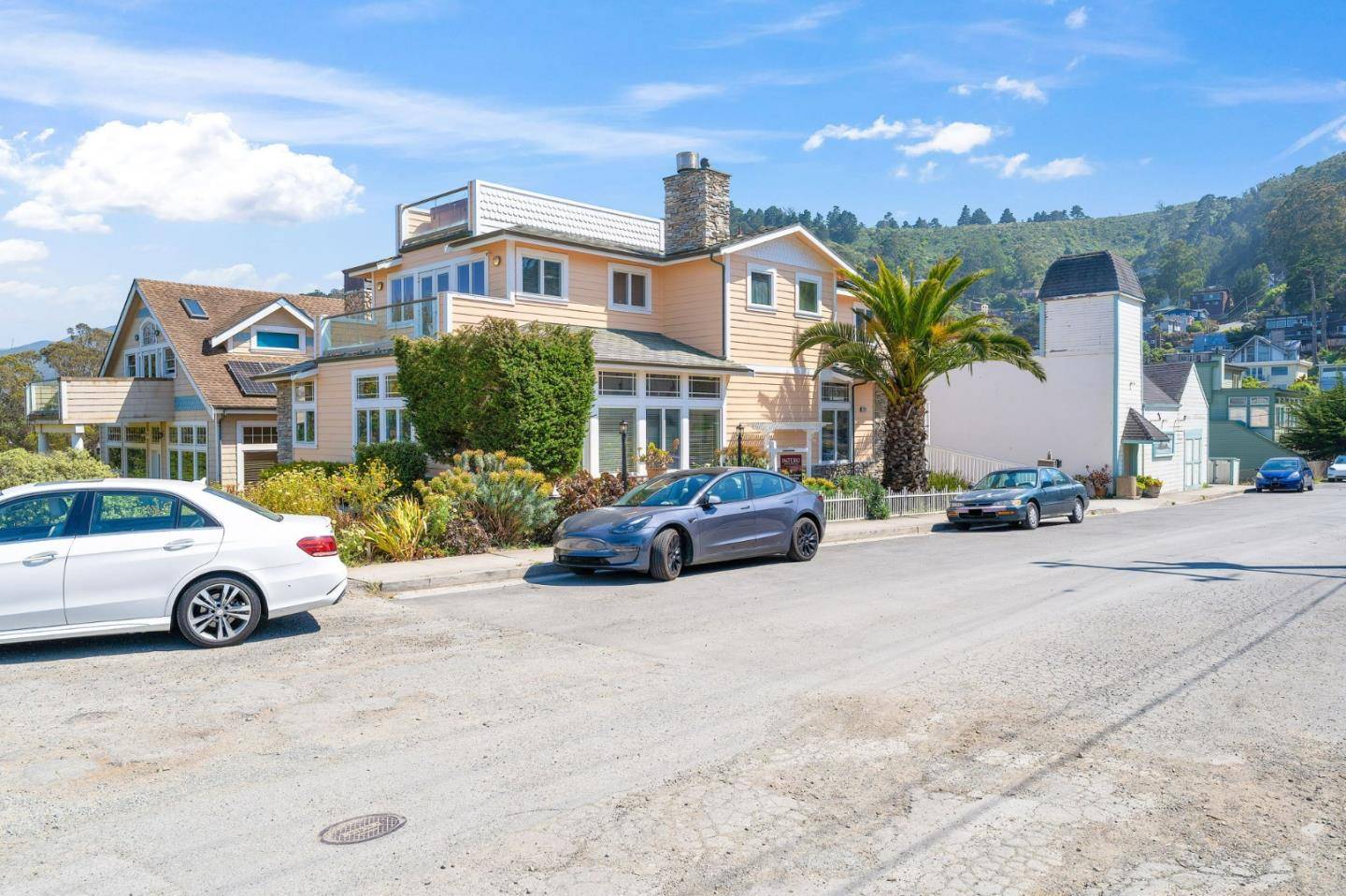 1207 Danmann Avenue, Pacifica, CA 94044