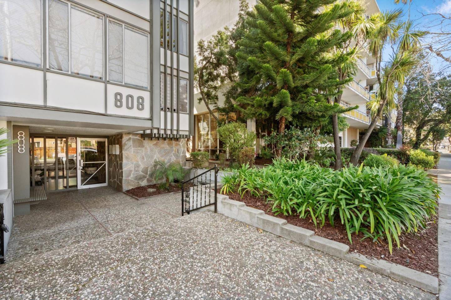 San Mateo, CA 94401,808 Laurel Avenue #104
