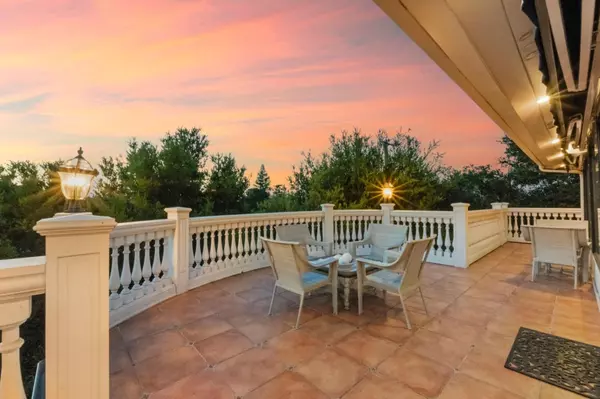 Los Altos, CA 94024,911 Matts Court