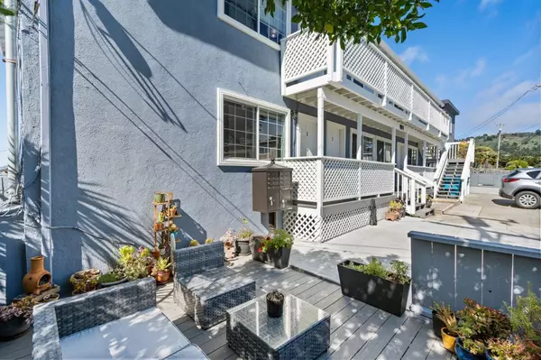 Pacifica, CA 94044,127 Hilton Way