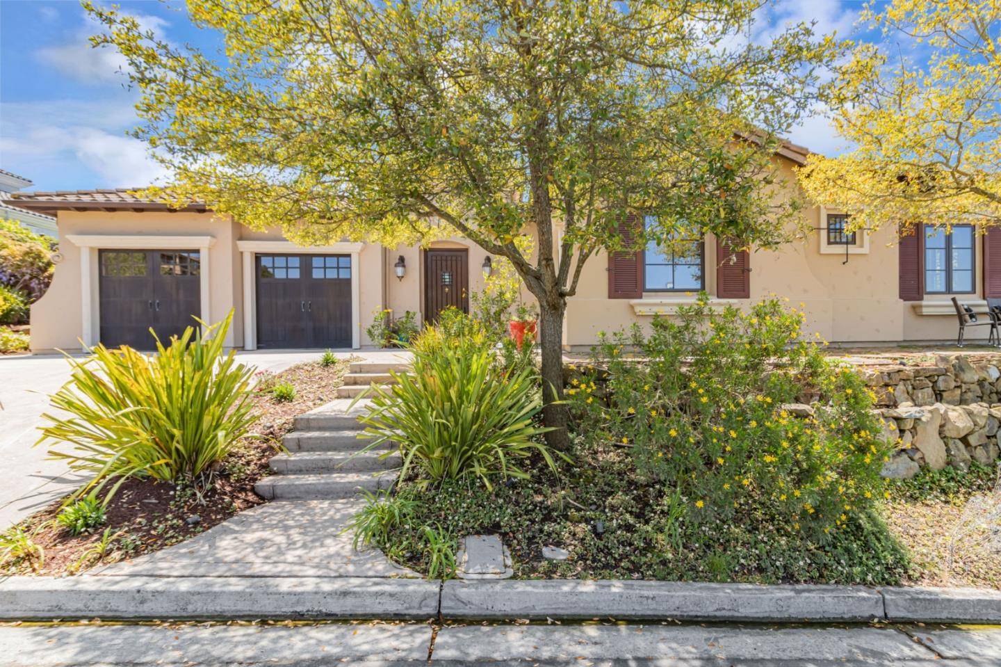 7 Stonebrae Road, Hayward, CA 94542