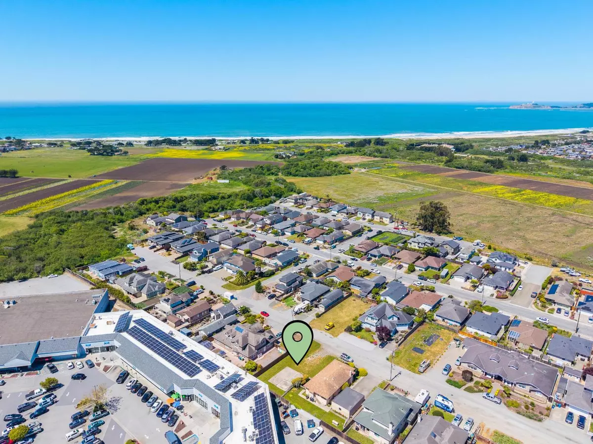 Half Moon Bay, CA 94019,411 Belleville