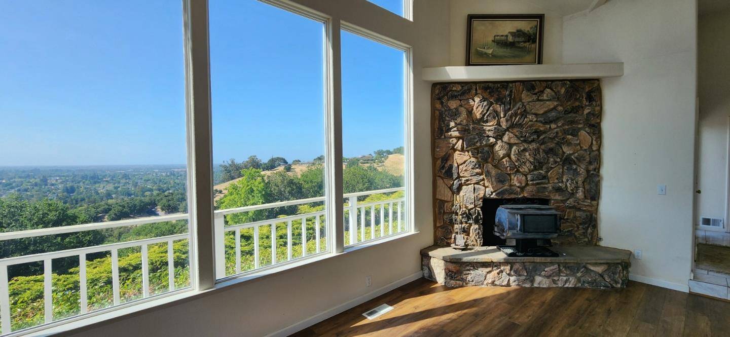 Los Gatos, CA 95032,125 Drysdale Drive